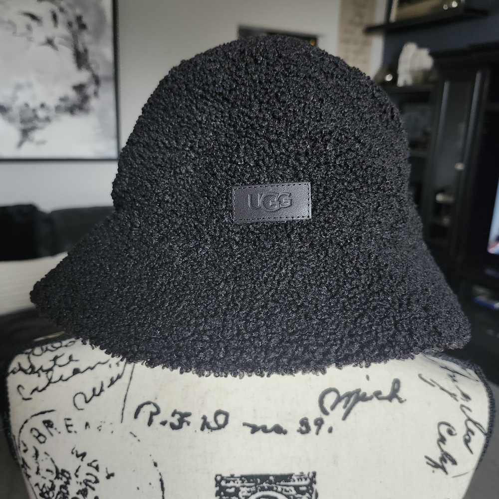 UGG Textured Black Bucket Hat